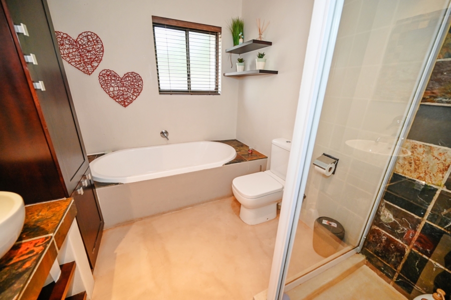 5 Bedroom Property for Sale in Vierlanden Western Cape